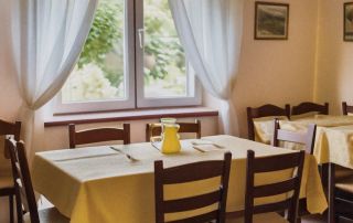 Café Curtains: A Stylish Addition to Your Windows